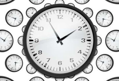 Imagina que você está num lugar, caminha por 4 km e de repente chega num fuso com 21 horas (!) de diferença. Achou loucura? Pois saiba que essa situação é real! -  (crédito: Imagem de Gerd Altmann por Pixabay)