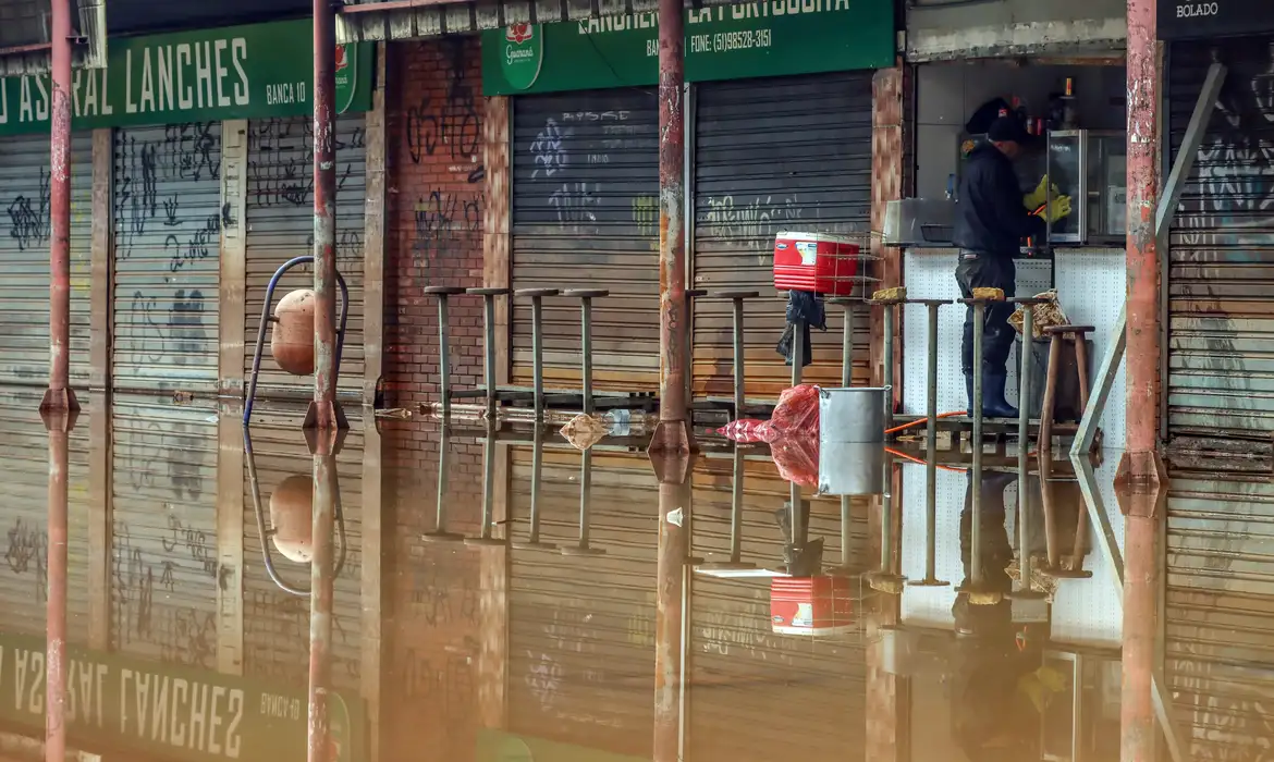 Nível do Guaíba cai 16cm em 11 horas, mas segue acima de 4 metros -  (crédito: EBC)