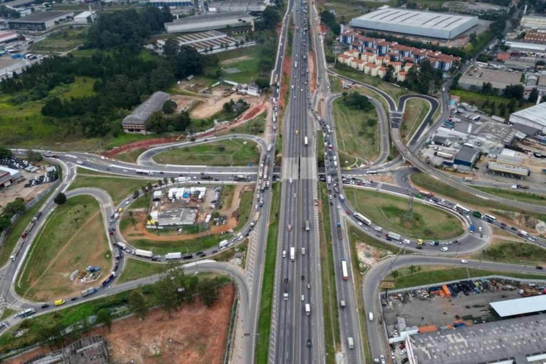 Terminam obras na Via Dutra, uma das principais rodovias federais do Brasil