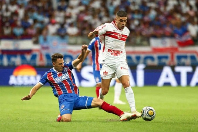 Bahia e CRB criaram boas chances mas não saíram do zero nos noventa minutos de jogo -  (crédito: Foto: Letícia Martins/EC Bahia)