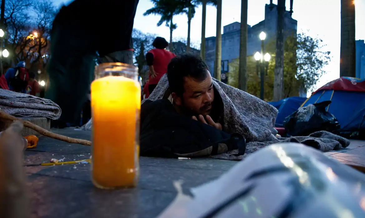 Tendas vão atender e acolher população de rua durante o frio em SP -  (crédito: EBC)