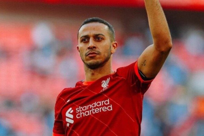 Na mira do Vasco, Thiago em atuação pelo Liverpool -  (crédito: Foto: Paul Ellis/AFP via Getty Images)