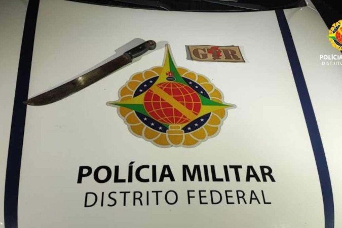 O suspeito tentou agredir a mulher com um facão - (crédito: Divulgação/PMDF) O suspeito tentou agredir a mulher com um facão - (crédito: Divulgação/PMDF)