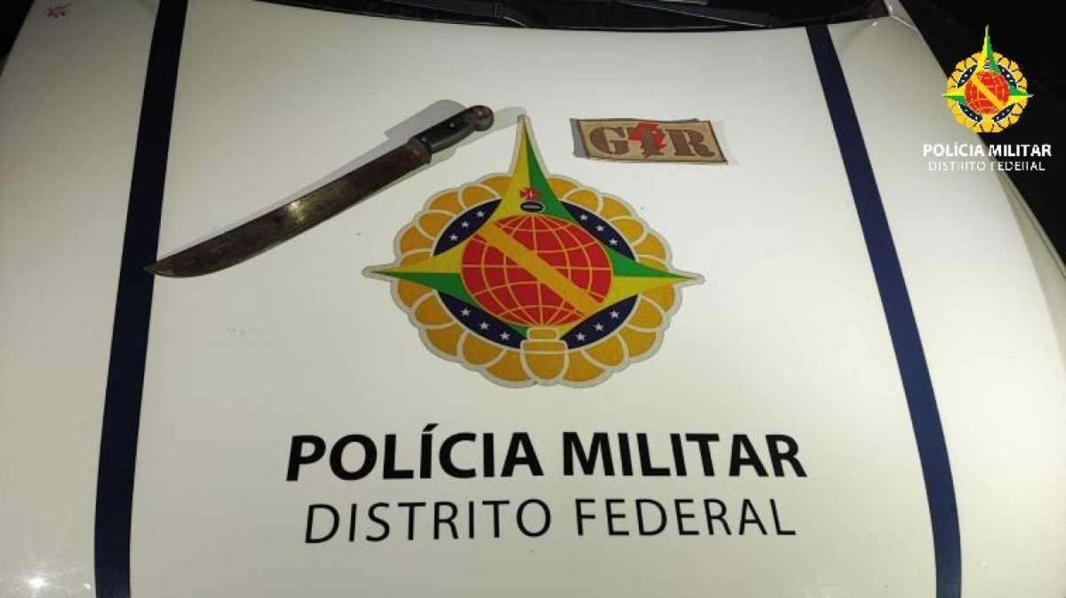 Homem é preso após tentar agredir a companheira com facão, em Santa Maria 