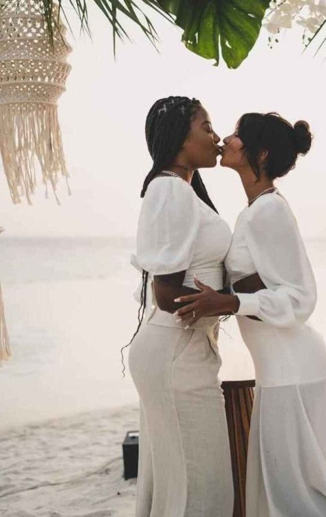 Ludmilla e Brunna são casadas desde 2019 e anunciam sexo do primeiro filho  -  (crédito: Instagram/Reprodução (@brunnagoncalves))