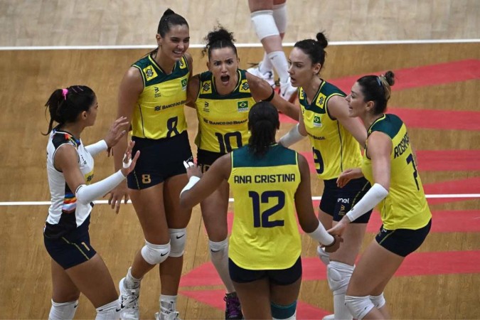 Na primeira semana da competição, o Brasil venceu todas as quatro partidas, contra Canadá, Coreia do Sul, Estados Unidos e Sérvia       -  (crédito: Mauro Pimentel / AFP)