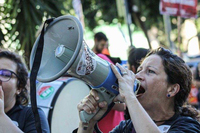 Professores manifestam em frente ao Ministério da Gestão e da Inovação dos Serviços Públicos (MGI), pela continuidade das negociações - (crédito: Kallyo Magalhães/C.B) Professores manifestam em frente ao Ministério da Gestão e da Inovação dos Serviços Públicos (MGI), pela continuidade das negociações - (crédito: Kallyo Magalhães/C.B)
