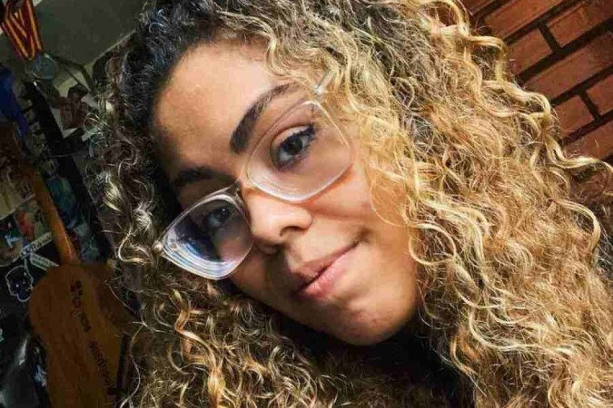 Anna Luiza Oliveira, 19 anos, cursa engenharia mecânica na UnB e teme o não aproveitamento das matérias que seguem tendo aulas na greve Anna Luiza Oliveira, de 19 anos, cursa engenharia mecânica na UnB e teme o não aproveitamento das matérias que seguem tendo aulas na greve