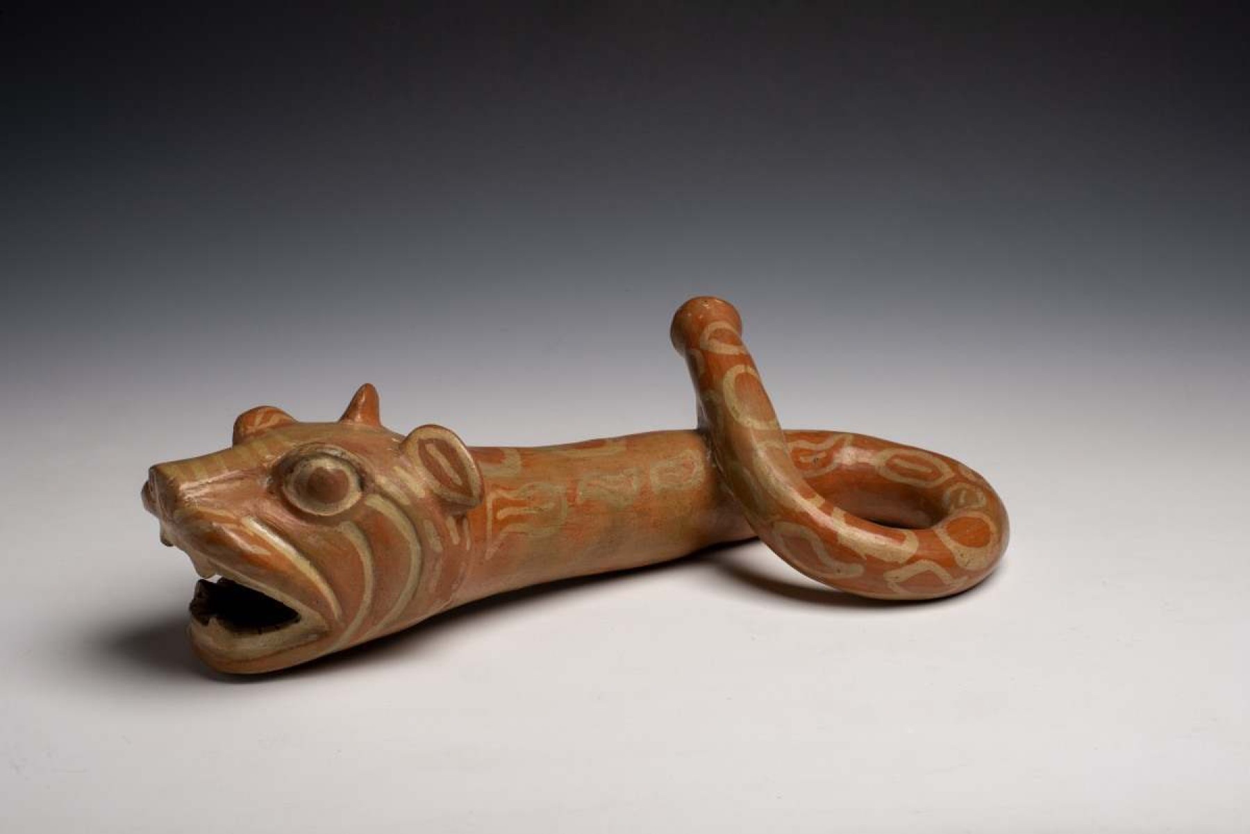 Trombeta de Cerâmica.  Cultura Moche.  Costa Norte do Peru 200-500 DC