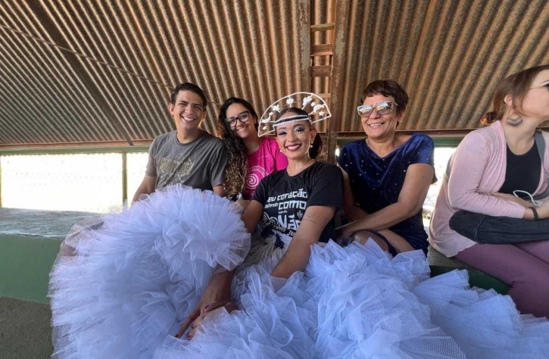 A quadrilheira Jacqueline Teixeira trouxe a família para assistir à apresentação. Quadrilha Junina Formiga da Roça faz apresentação para a comunicade de São Sebastião, no Distrito Federal.