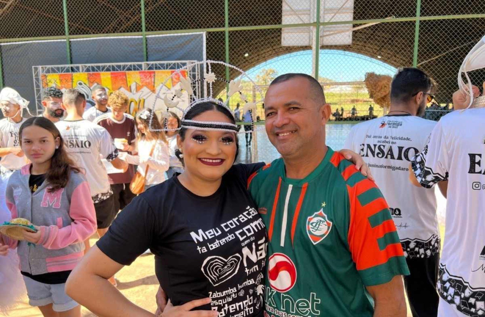 Quadrilheira Nayra Maisa e seu pai, AntÎnio Fernandes. Quadrilha Junina Formiga da Roça faz apresentação para a comunicade de São Sebastião, no Distrito Federal.