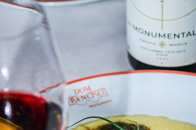 Mignon de cordeiro com molho de cogumelos frescos do Dom Francisco