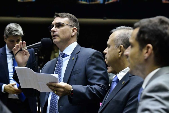 O trecho foi incluído na LDO por meio de uma emenda apresentada pelo senador Flávio Bolsonaro (PL-RJ)     -  (crédito:  Waldemir Barreto/Agência Senado)