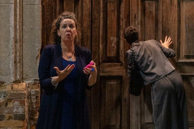 Peça Medea, com Fani Feldman, aborda questões da maternidade contemporânea