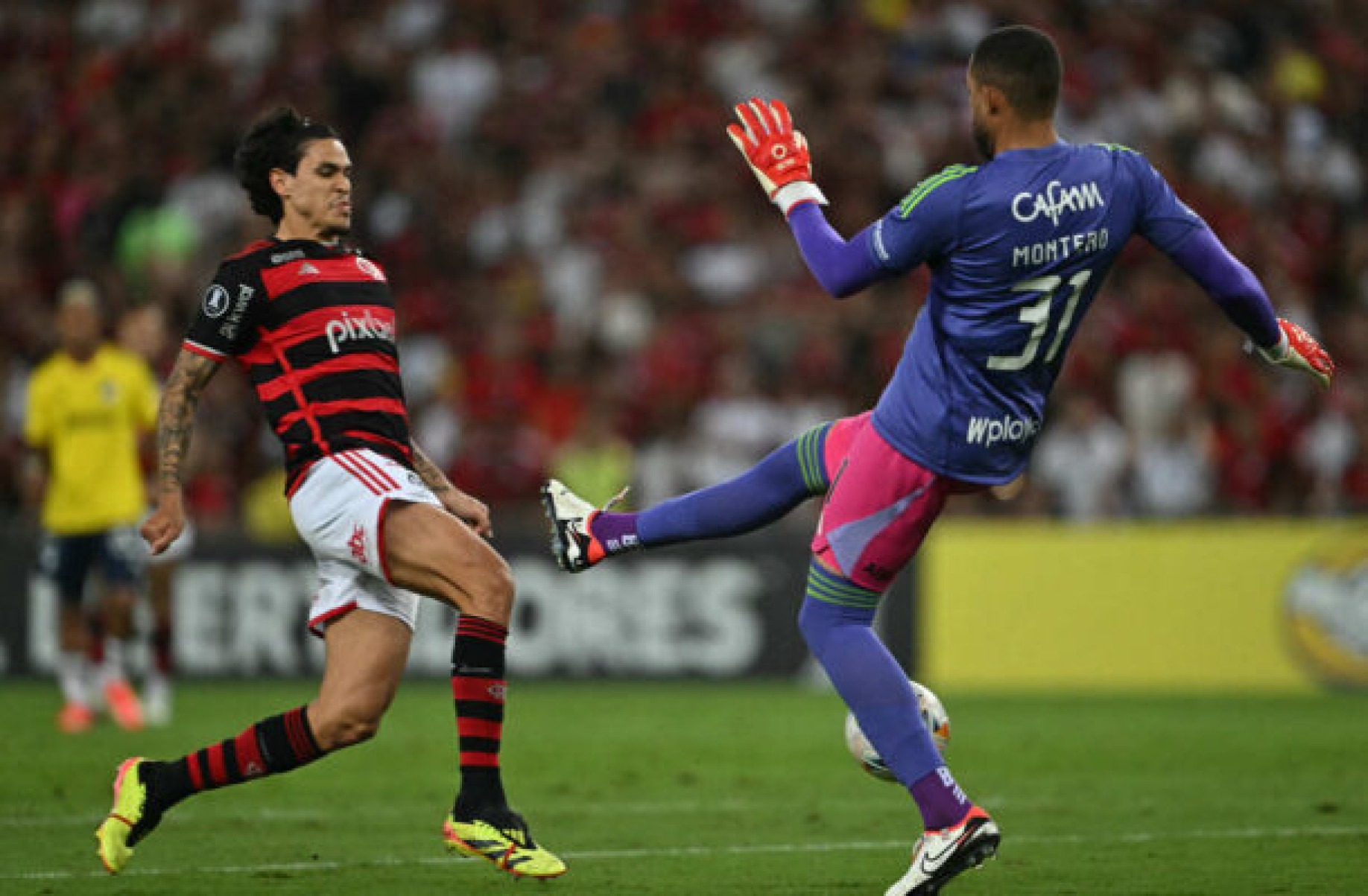 Flamengo vence e se garante nas oitavas de final da Libertadores