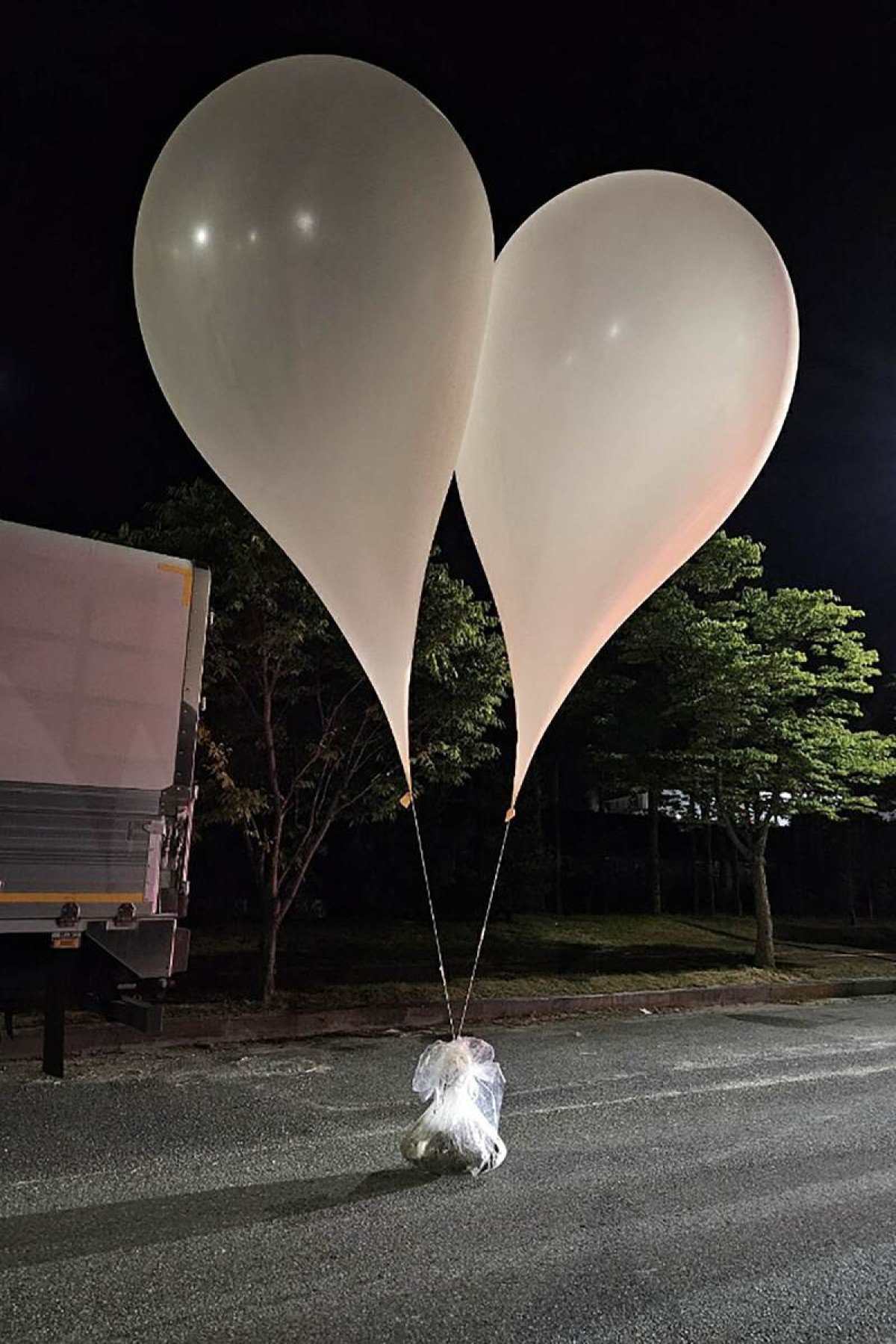 Coreia do Norte: imagens dos balões com lixo e fezes enviado à Coreia do Sul