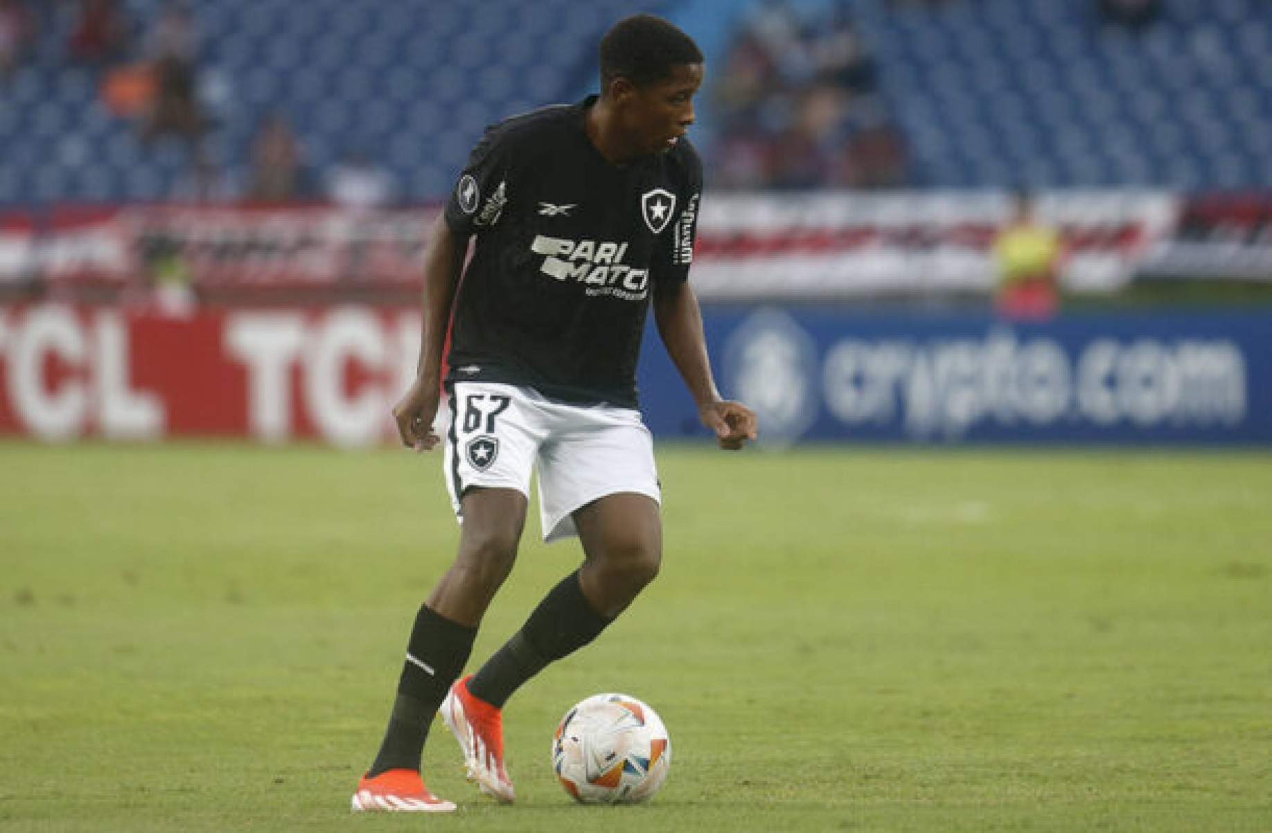 Yarlen celebra chance no Botafogo e comenta lambreta: ‘É normal para mim’