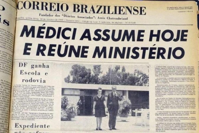 O presidente Médice e esposa no jardim da granja Riacho Fundo 29/05/2024 Crédito: Reprodução. Brasil. Brasília - DF - Riacho Fundo, reprodução de páginas do Correio Braziliense.