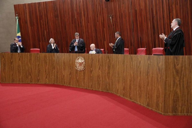 O ministro Alexandre de Moraes recebeu elogios e foi aplaudido de pé na despedida do cargo na Corte -  (crédito: Alejandro Zambrana/Secom/TSE )