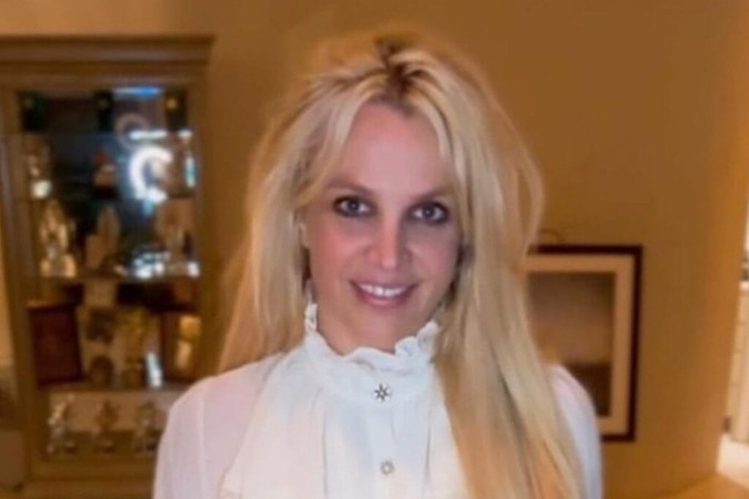 Britney Spears surge de biquíni em espelho e corpo de ‘boneca’ chama atenção -  (crédito: Observatorio dos Famosos)