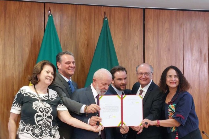 O presidente Lula anunciou nesta quarta-feira (29/5) mais medidas de apoio ao Rio Grande do Sul, como linha de crédito de R$ 15 bilhões para empresas gaúchas -  (crédito: Victor Correia/CB/D.A. Press)