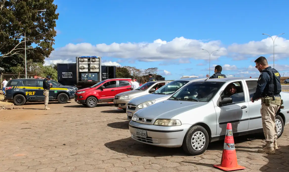 Polícia Rodoviária Federal reforçará fiscalização nas estradas -  (crédito: EBC)