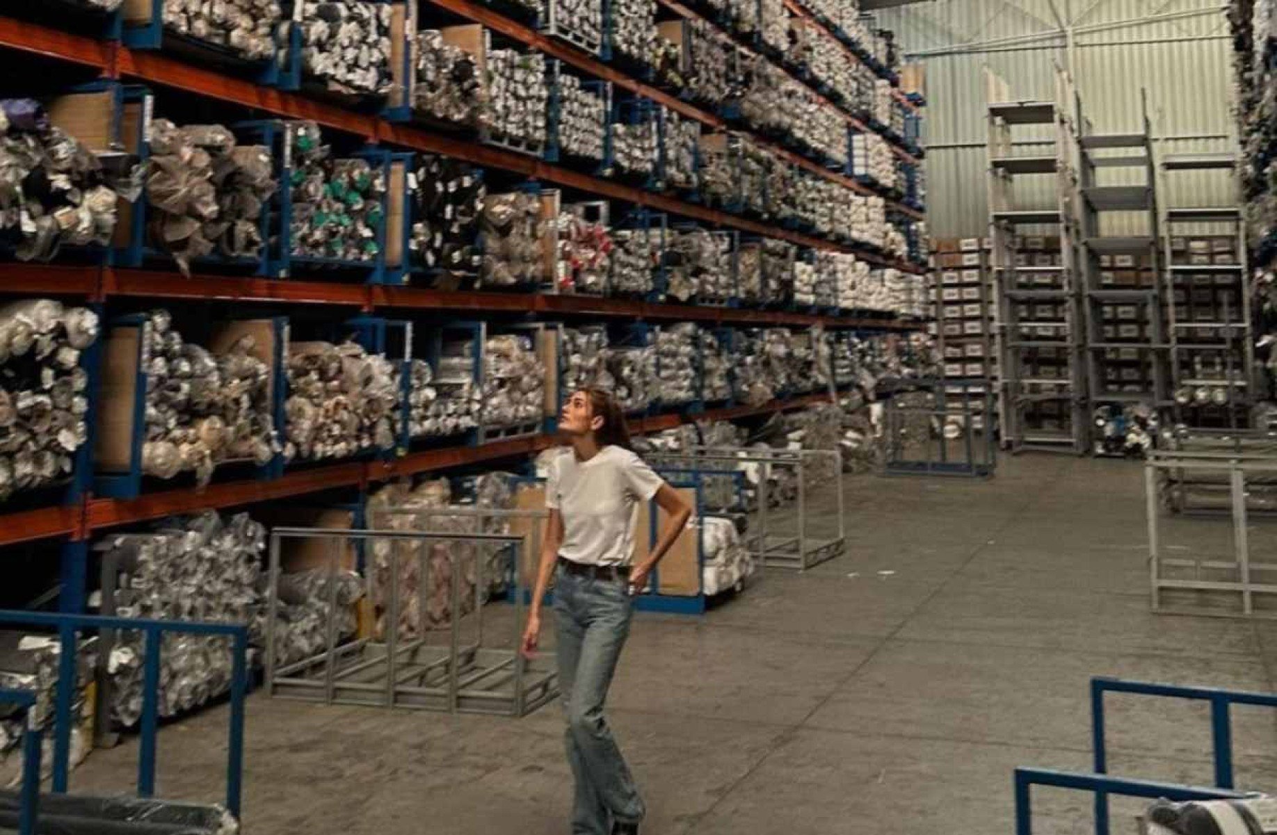 Sasha na fábrica de tecidos. 