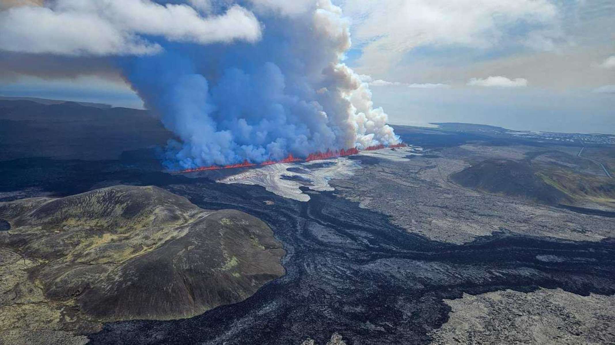 Islândia sofre 5ª erupção vulcânica desde dezembro de 2023; veja vídeo