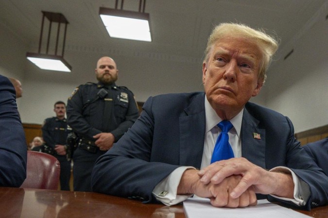  NEW YORK, NEW YORK - MAY 30: Former U.S. President Donald Trump appears in court for his hush money trial at Manhattan Criminal Court on May 30, 2024 in New York City. Judge Juan Merchan gave the jury instructions, and deliberations are entering their second day. The former president faces 34 felony counts of falsifying business records in the first of his criminal cases to go to trial.   Steven Hirsch-Pool/Getty Images/AFP (Photo by POOL / GETTY IMAGES NORTH AMERICA / Getty Images via AFP)
       -  (crédito: POOL / GETTY IMAGES NORTH AMERICA / Getty Images via AFP)