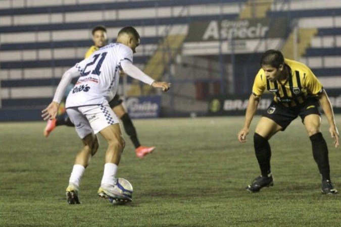 São José e Volta Redonda mediram forças nesta quarta-feira, em Porto Alegre -  (crédito: Foto: Divulgação/São José)