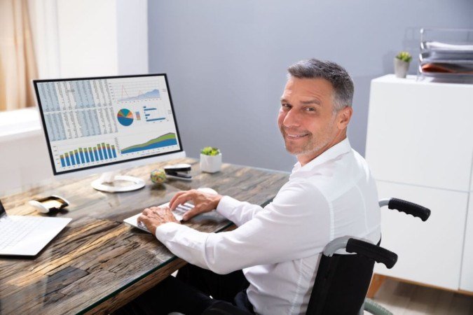 A inclusão de PCDs em empresas deve ir além da Lei de Cotas (Imagem: Andrey_Popov | Shutterstock) - (crédito: EdiCase) A inclusão de PCDs em empresas deve ir além da Lei de Cotas (Imagem: Andrey_Popov | Shutterstock) - (crédito: EdiCase)