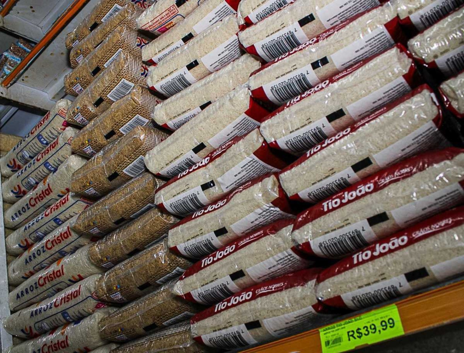 O preço do arroz chegou a dobrar no DF, segundo o Procon
