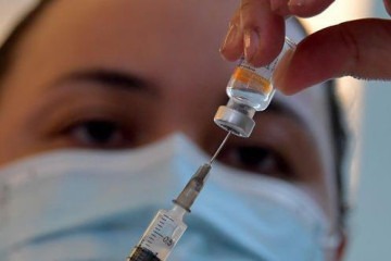 Vacina da AstraZeneca já não é mais utilizada nos programas de vacinação -  (crédito: Getty Images)