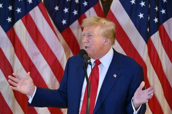 O ex-presidente dos EUA e candidato presidencial republicano Donald Trump durante coletiva nesta sexta (31/5) -  (crédito: ANGELA WEISS/AFP)