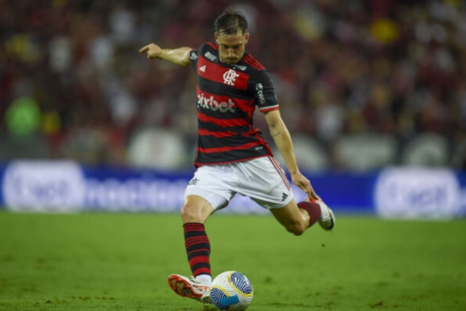 Viña em campo pelo Flamengo -  (crédito: Foto: Marcelo Cortes/CRF)