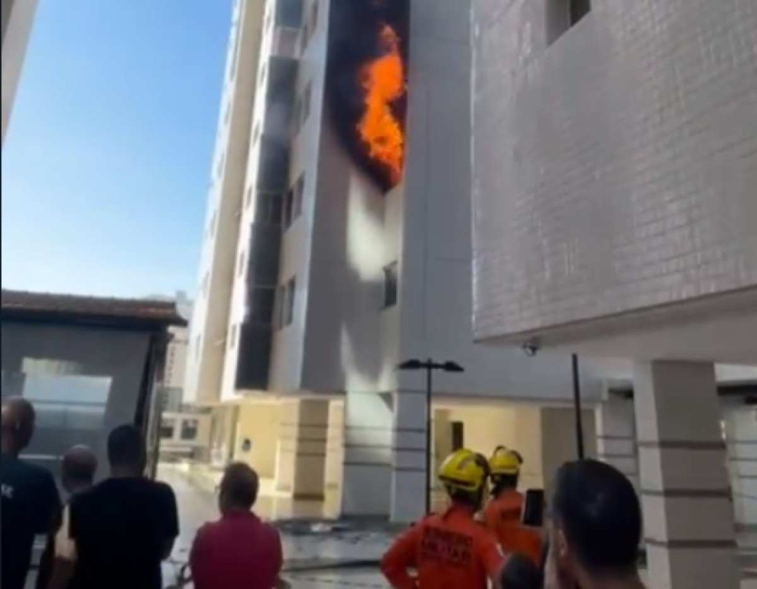 Vídeo: incêndio em apartamento de Águas Claras deixa uma pessoa morta