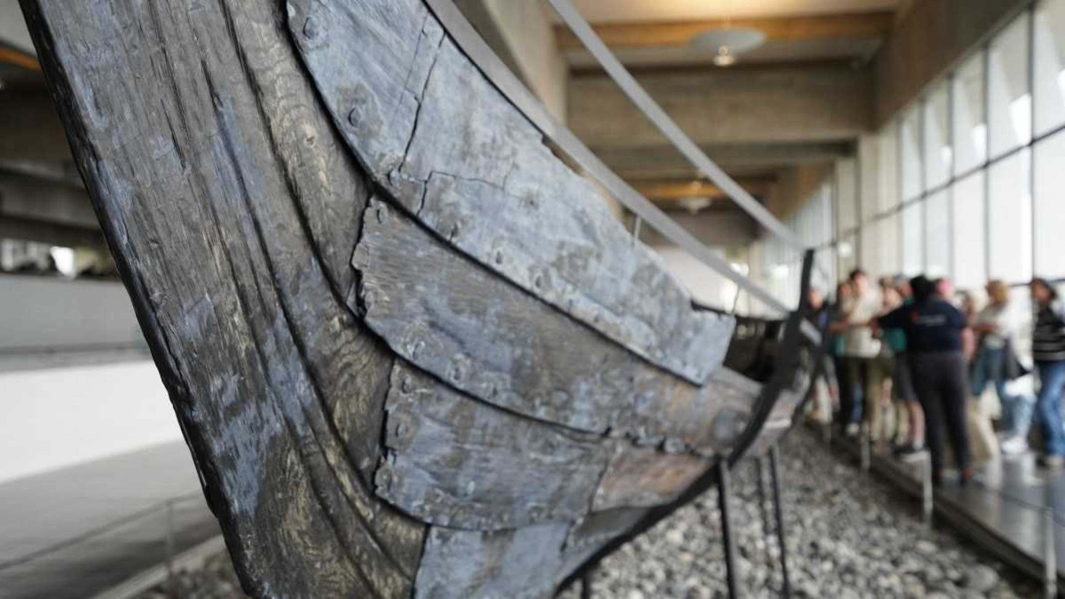 Ferreiros dinamarqueses reconstroem navio viking para decifrar seus mistérios      