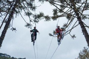 Tirolesa de Bike na Serra Catarinense oferece experiência única com a sensação de pedalar nas nuvens - Uai Turismo