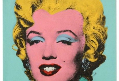 Marilyn inspirou obras de arte. Em 2022, um quadro retratando a atriz foi vendido por US$ 195 milhões (1 bilhão de reais) num leilão da Christie's, em Nova York. Trata-se de 'Shot Sage Blue Marilyn', de Andy Warhol.  -  (crédito: Divulgação Christie's)