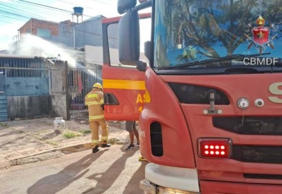 De acordo com o Corpo de Bombeiros, três cômodos da residência foram atingidos pelas chamas -  (crédito: Divulgação/CBMDF)