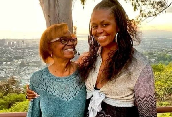 'Estamos de coração partido por partilhar que ela faleceu hoje', escreveu Michelle  -  (crédito: Reprodução/Instagram/@michelleobama (12/5/2024))