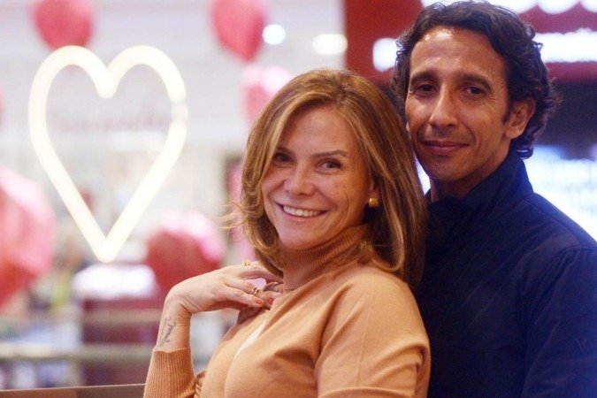  01/06/2024 Credito: Ed Alves/CB/DA.Press. Cidades. Comercio para Dia dos Namorados. Na foto, Bianca Chibinski e Paulo Andre Trindade. 