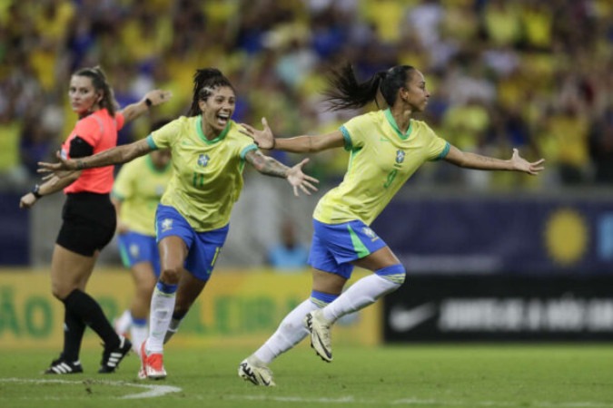 Jogadores brasileiras comemoram um dos gols na fácil vitória sobre as jamaicanas -  (crédito: Foto: Lívia Villas Boas / CBF)