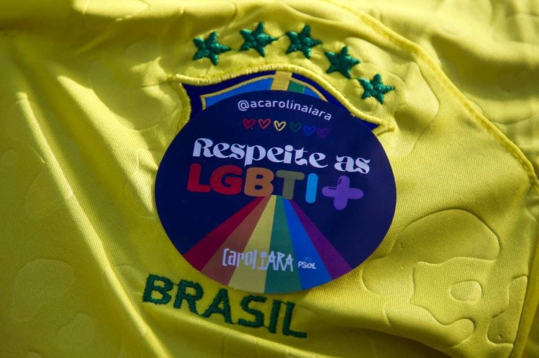 Parada LGBT+ veste o verde e amarelo