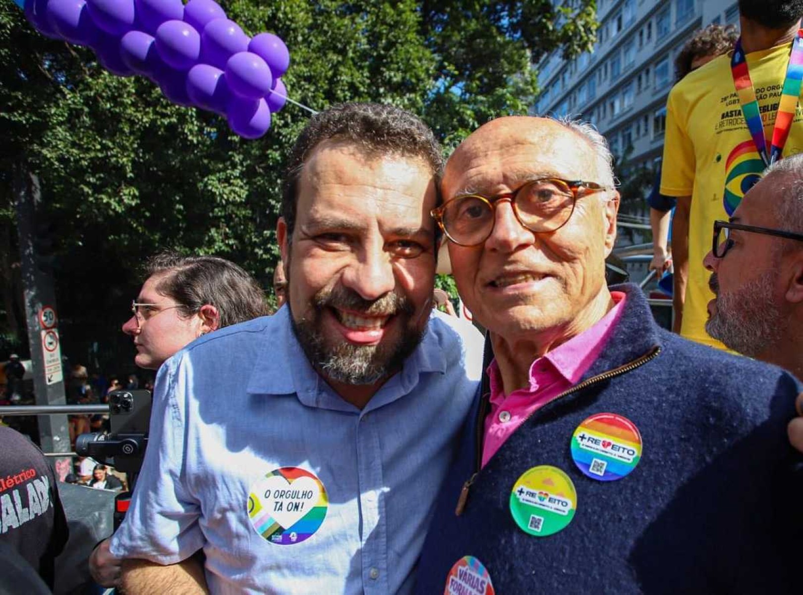 Guilherme Boulos e Eduardo Suplicy participam da Parada LGBT de SP 