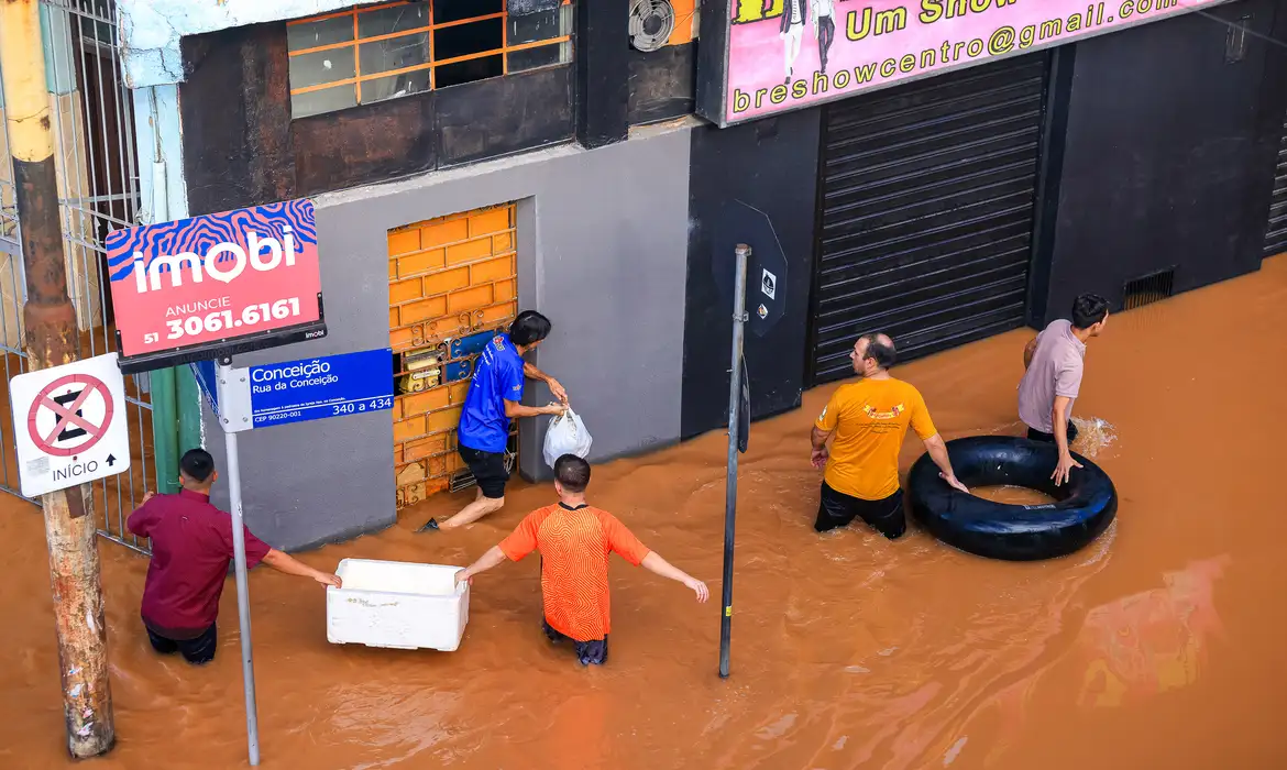 Rio Grande do Sul tem 616 mil pessoas fora de casa pela calamidade -  (crédito: EBC)