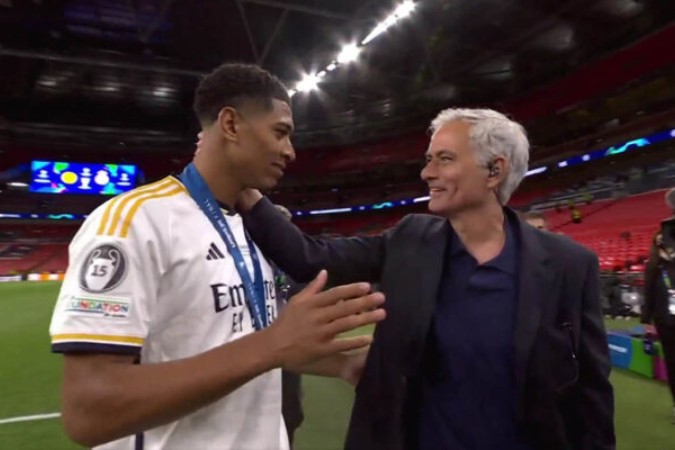 Bellingham atua como fotógrafo em encontro especial entre sua mãe e o técnico José Mourinho -  (crédito: Foto: Reprodução de vídeo)