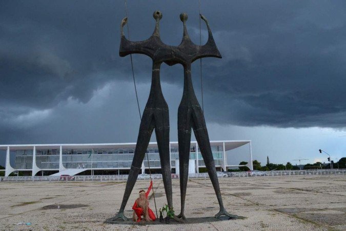 Obra de  Likidah, artista não binária, propõe discutir os papéis de gênero