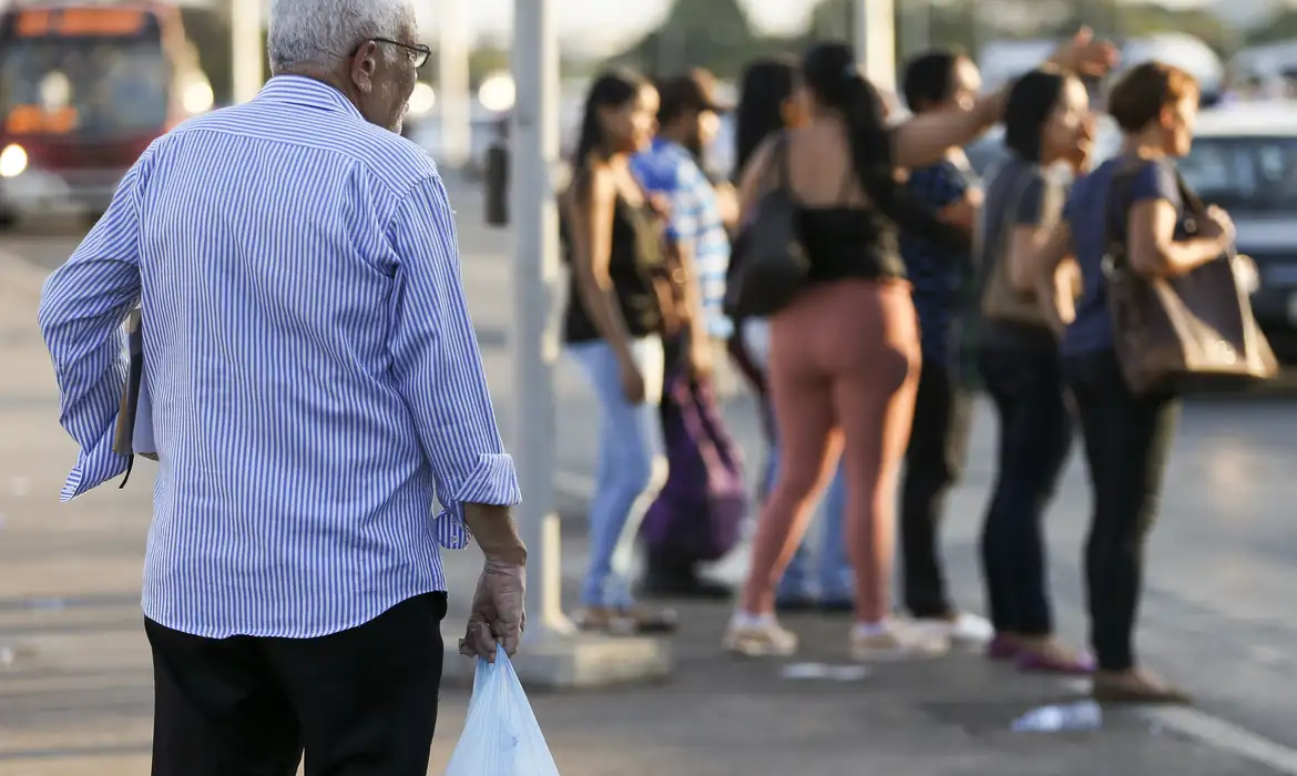 Estudo mostra benefício de exercícios físicos em idosos com câncer -  (crédito: EBC)