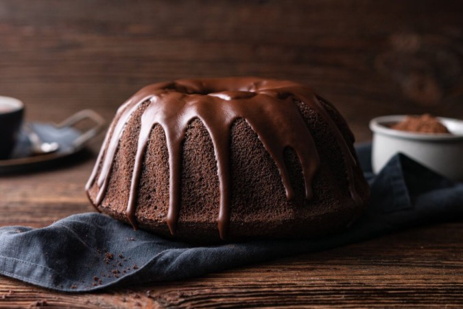 Bolo de chocolate com cobertura (Imagem: Marcus Z-pics | Shutterstock) -  (crédito: EdiCase - Culinaria -> Diversão e Arte)